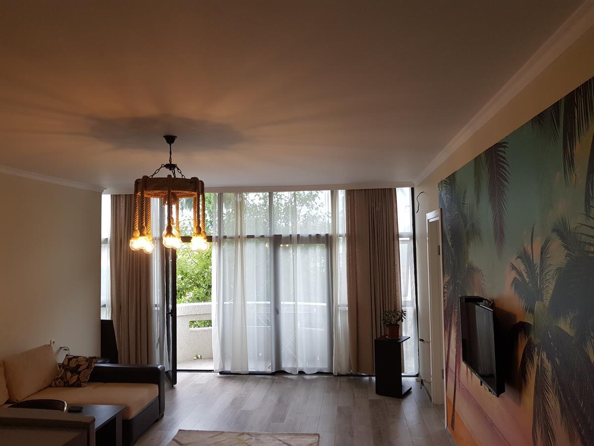 Apartments Cira 01 Батумі Екстер'єр фото