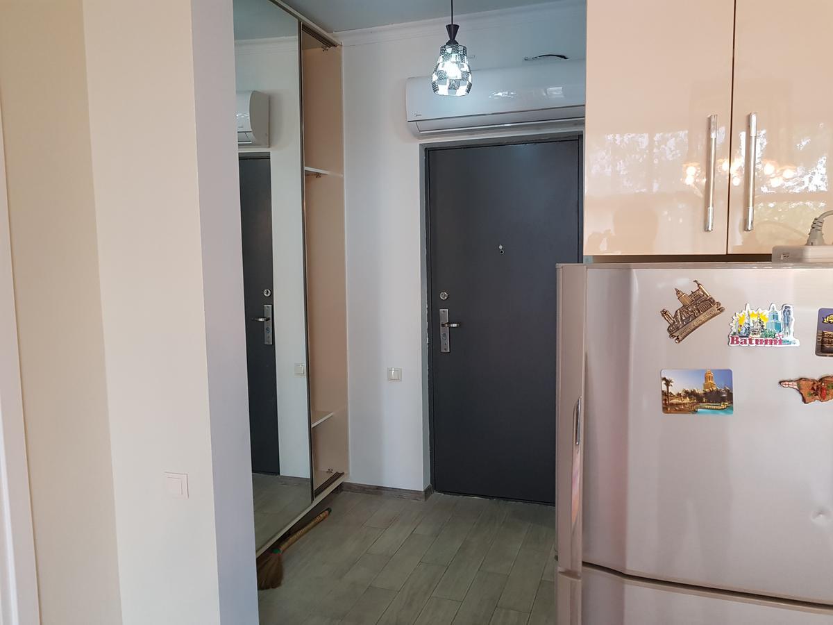 Apartments Cira 01 Батумі Екстер'єр фото